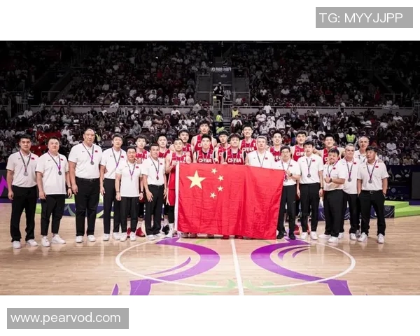 杨瀚森全能表现助力开拓者大胜火箭展现强大团队实力