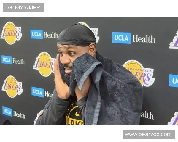 詹姆斯201天未参与湖人五对五训练,休赛期受膝伤困扰 詹姆斯201天未参与湖人五对五训练,休赛期受膝伤困扰