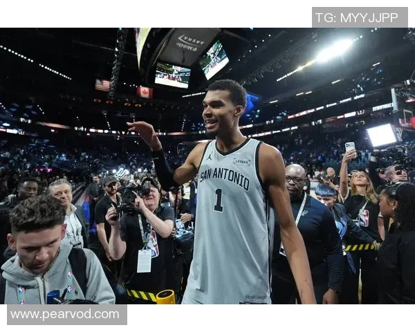 一物降一物！文班21分钟正负值+21 一个人禁区攻防威慑力掌控雷霆