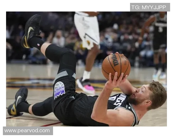 状态火热!深圳小外援史密斯上半场13分钟轰下21分 状态火热!深圳小外援史密斯上半场13分钟轰下21分