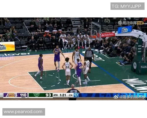 篮下真空!迪文岑佐送直传 戈贝尔空篮暴扣打停雄鹿 篮下真空!迪文岑佐送直传 戈贝尔空篮暴扣打停雄鹿