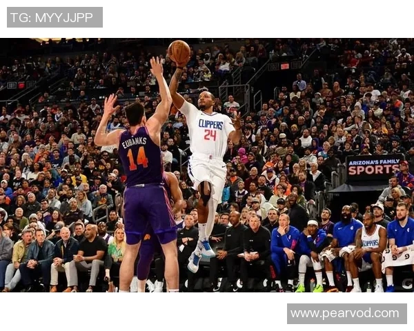 鲍威尔：我们还算不上强队 要把自身风格特质贯穿到每场比赛里