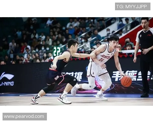 果然视频｜战广州龙狮赛前，郭凯与昔日老队友寒暄